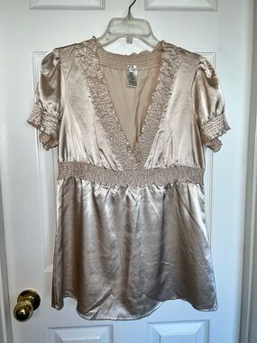 Women’s M Champagne Satin Top